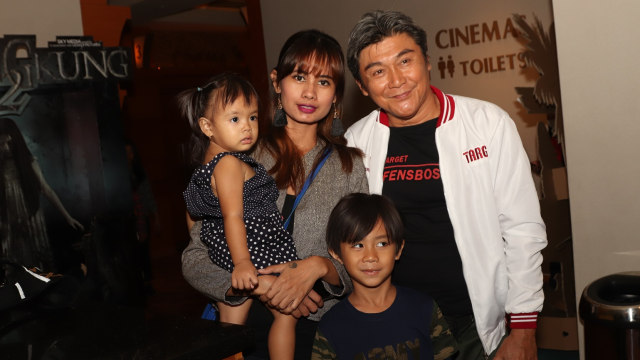 Willy Dozan bersama istri dan anak  Foto: Munady