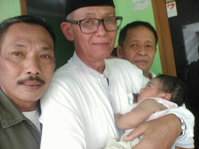 Polsek Palmerah Evakuasi Bayi Yang Diketemukan Masyarakat (4)