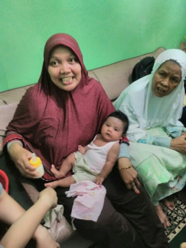 Polsek Palmerah Evakuasi Bayi Yang Diketemukan Masyarakat (1)