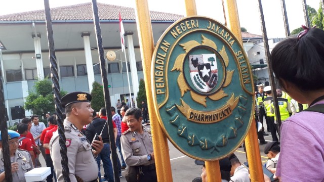 Suasana PN Jaksel jelang sidang Aman Abdurrahman. Foto: Aditia Noviansyah/kumparan
