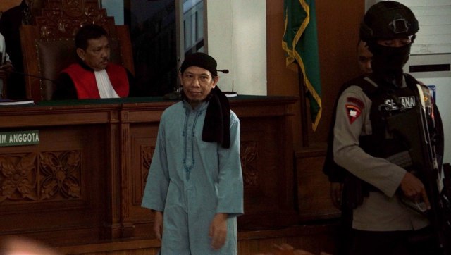 Aman Abdurrahman di ruang sidang (Foto: Fanny Kusumawardhani/kumparan)