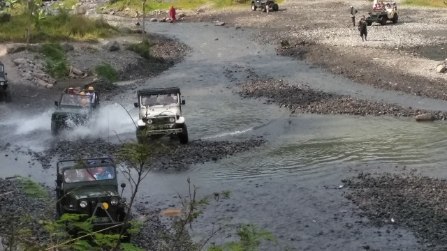 Suasana Jip Wisata Lava Tour Merapi (Foto: Arfiansyah Panji Purnandaru/kumparan)