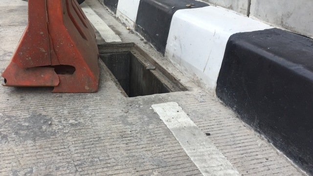 Penutup Saluran air Underpass Mampang Hilang (Foto: Raga Imam/kumparan)