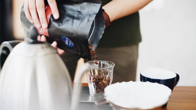 Proses penyajian kopi. (Foto: Instagram @gordi.id)