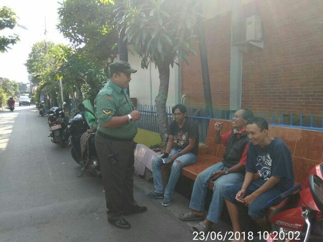 Antisipasi Kamtibmas, Babinsa Grogol Koramil 03/GP Gencar Lakukan Komsos Dengan Warga