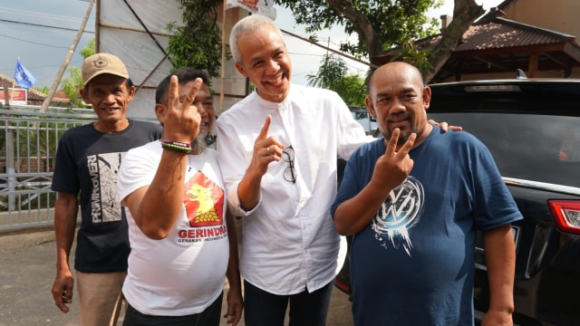 Ganjar di rumah Keluarga Sudirman Said. (Foto: Dok. Humas GP)