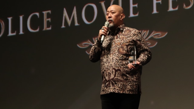 Indro Warkop menerima Lifetime Achievement Award (Foto: Munady)