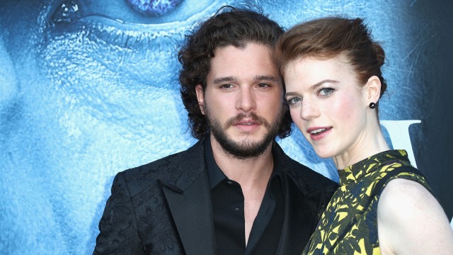 Kit Harington dan Leslie. (Foto: AFP/Frederic J Brown)
