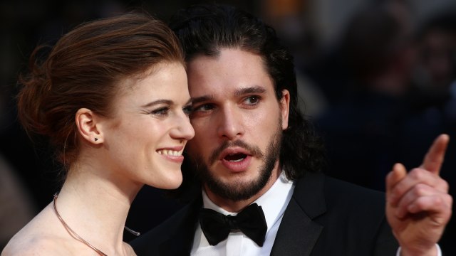 Kit Harington dan Leslie. (Foto: AFP/Justin Tallis)