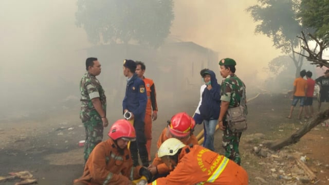 Si Jago Merah Lumat Lapak Pemulung di Kedoya Selatan Jakarta Barat (5)