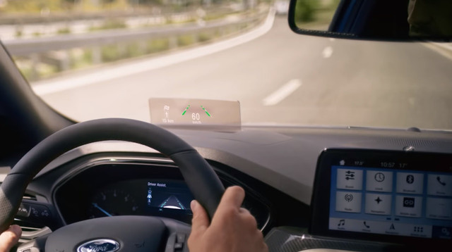 Fitur head up display Ford (Foto: dok. Autoevolution)