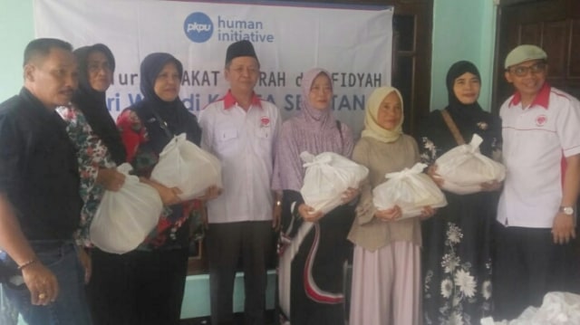Peduli Umat Islam, Laznas PKPU & Formapal Palmerah Salurkan Zakat dari WNI Korsel (9)