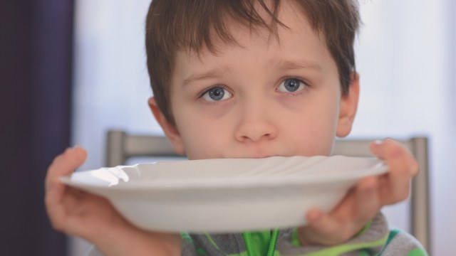 Ilustrasi anak minta makan. (Foto: Thinkstock)