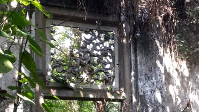 Ukiran kayu di rumah Tjimanggis dicuri. (Foto: Dok. Efrizal)