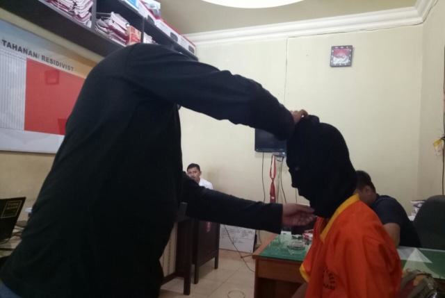 Nafsu Lihat Cewek Lagi Jongkok, Buruh Sawit Nekat Cabuli Korban