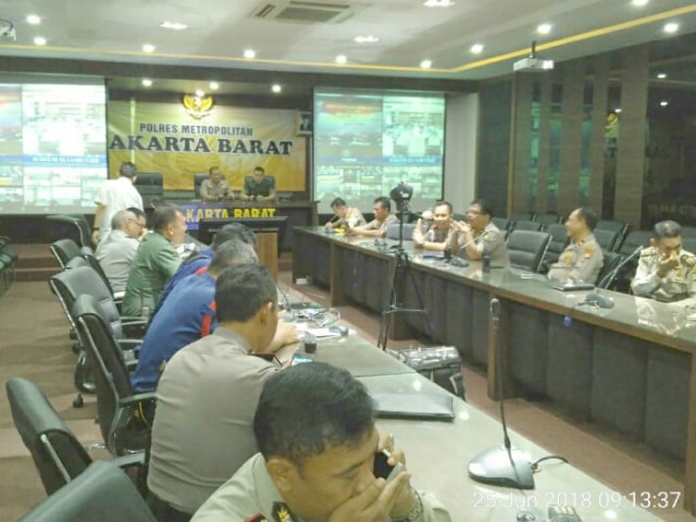Dandim 0503/JB Hadiri Live Vicon di Mapolres Jakarta Barat (2)