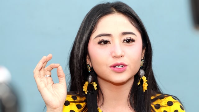Penyanyi Dangdut Dewi Persik. (Foto: Munady Widjaja)