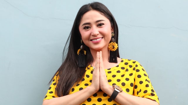 Penyanyi dangdut, Dewi Persik. (Foto: Munady Widjaja)
