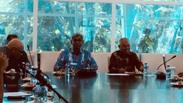 A.M. Fachir (kiri) pada saat konferensi pers. (Foto: Helinsa Rasputri/kumparan)