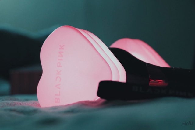 Bentuknya Lucu dan Mirip Palu, Rupanya Ini Inspirasi Dibalik Lightstick Blackpink (1)