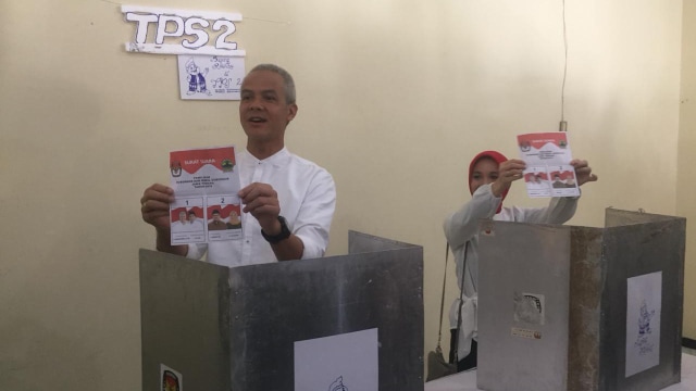 Ganjar Pranowo menggunakan hak pilihnya (Foto: Ricad Saka/kumparan)