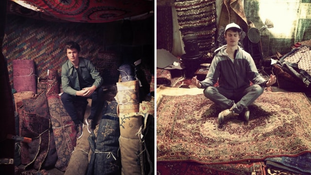 Ansel Egort berpose di atas permadani kuno (Foto: Instagram @ansel)
