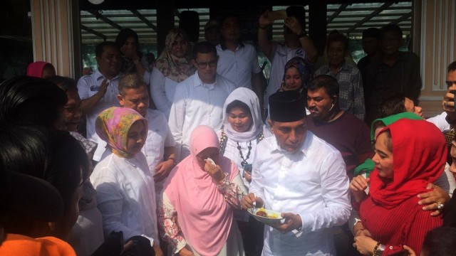 Perayaan kemenangan Edy Rahmayadi. (Foto: Soejono Eben Ezer Saragih/kumparan)