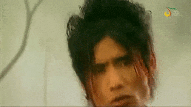 Charly saat nyanyi 'Aku Masih Sayang' (Foto: YouTube Trinity Optima Production)