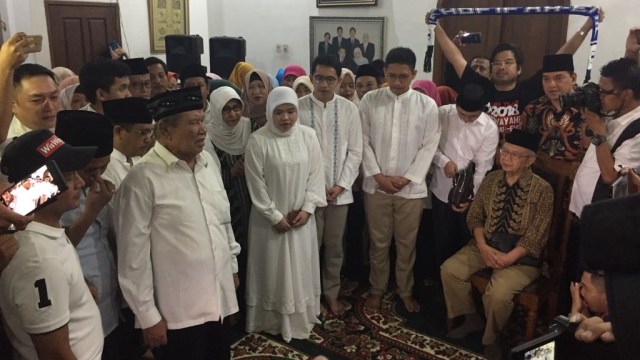 Wejangan dari Gus Solah pada Khofifah (Foto: Phaksy Sukowati/kumparan)