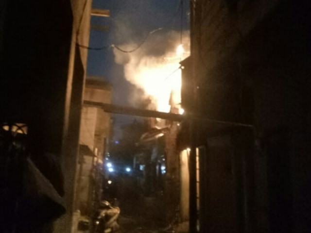 Kebakaran Hanguskan Dua Rumah di Pemukiman Padat Palmerah (2)