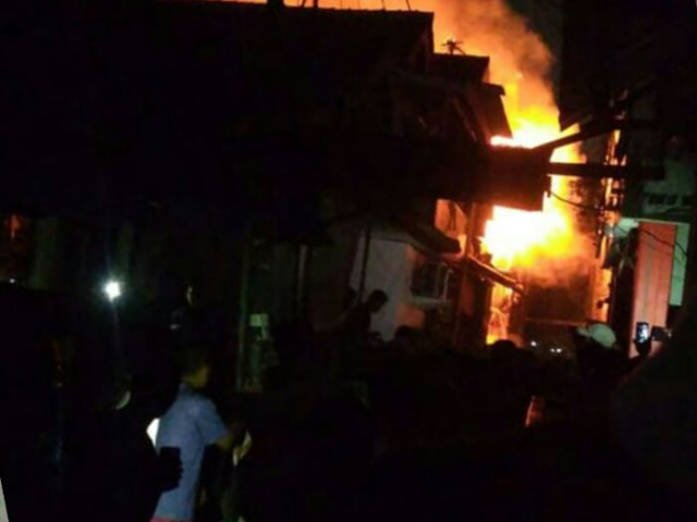 Kebakaran Hanguskan Dua Rumah di Pemukiman Padat Palmerah (3)
