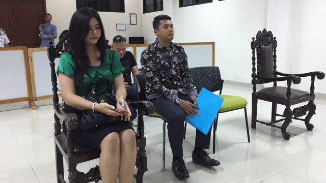 Qory Sandioriva dan Kuasa Hukum. (Foto: Giovanni/kumparan)