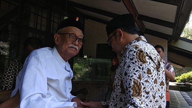Ridwan Kamil dan sesepuh Bandung, Solihin GP. (Foto: Raga Imam/kumparan)