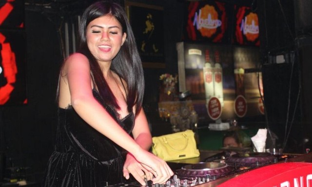 Female DJ Nadine Jauh Hati  pada Pulau Dewata
