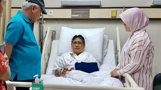 Menteri PUPR menjenguk Dirjen Konstruksi (Foto: Istimewa)