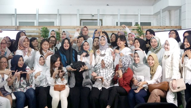 Foto bersama peserta The Expert bersama Lizzie. (Foto: Fitra Andrianto/kumparan)