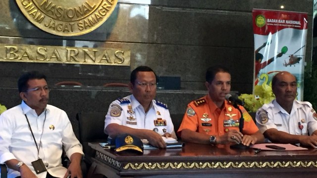 Konferensi pers pencarian korban KM Sinar Bangun. (Foto: Yuana Fatwalloh/kumparan)