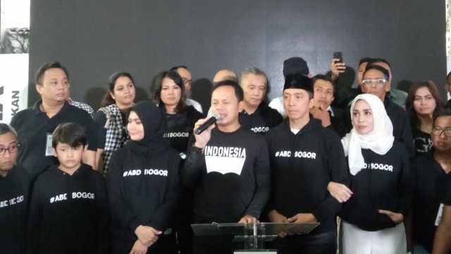 Bima Arya dan keluarga. (Foto: Rachmadin Ismail/kumparna)