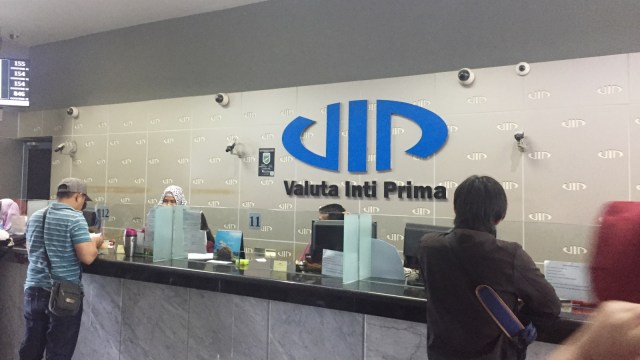 Suasana money changer di kawasan Menteng. (Foto: Abdul Latif/kumparan)