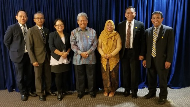 Maizidah Salas terima penghargaan dari Menlu AS (Foto: Facebook/Maizidah Salas)