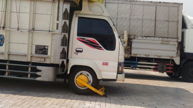 Mobil kelebihan muatan di Karawang. (Foto: Dok. Dishub Jabar)