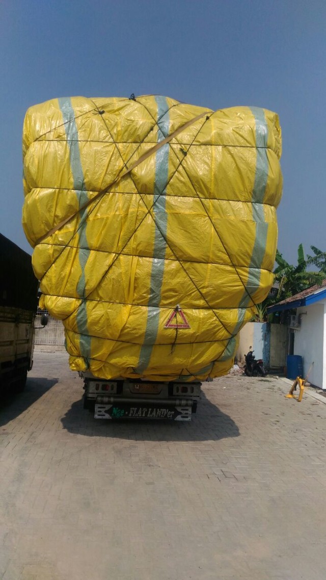 Mobil kelebihan muatan di Karawang. (Foto: Dok. Dishub Jabar)