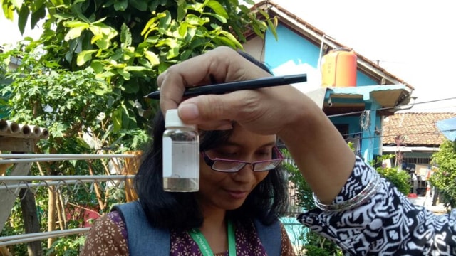Pemeriksaan Chikungunya di Meruyung. (Foto: dok. Dinas Kesehatan Depok)