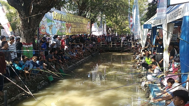 Video: Ketika Sungai di Brebes Mendadak Jadi Kolam Pemancingan