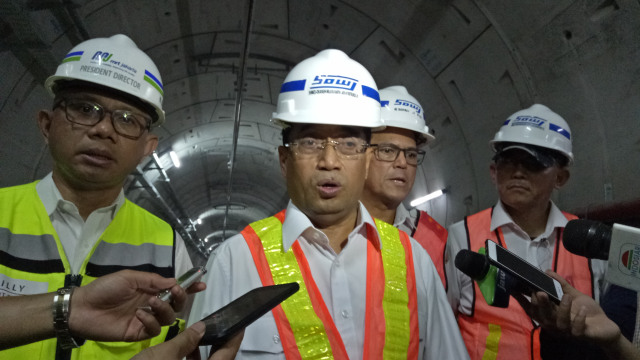 Menhub Budi Karya tinjau MRT di Senayan (Foto: Ela Nurlaela/kumparan)