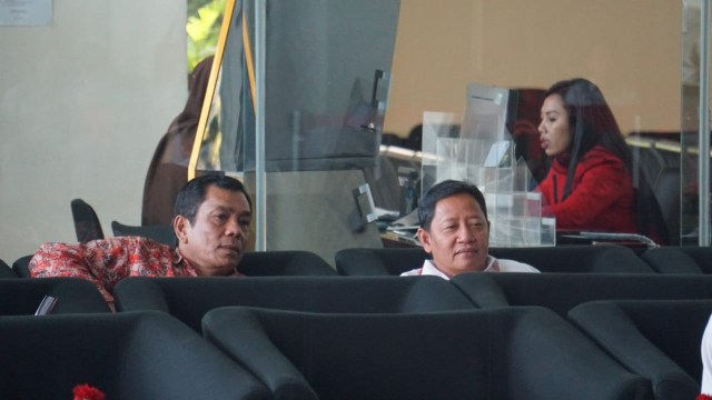 Cagub Malut Ahmad Hidayat Mus (kanan) di KPK. (Foto: Aprilandika Pratama/kumparan)