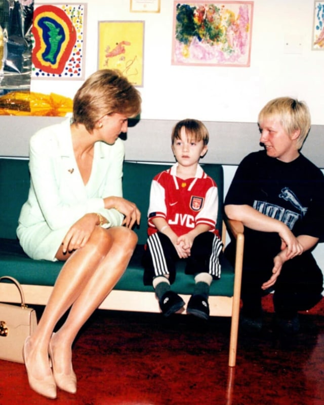 Diana di The Children Hospital  (Foto: Instagram @princess.diana.forever)