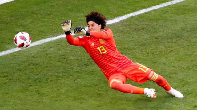 Kiper Timnas Meksiko, Guillermo Ochoa. (Foto: David Gray/Reuters)