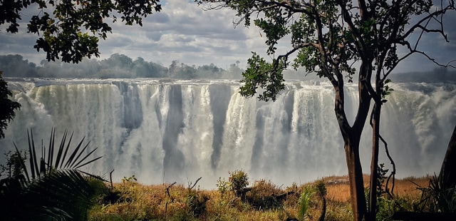 Victoria Falls, Zimbabwe, dan Gemuruh Air (1)