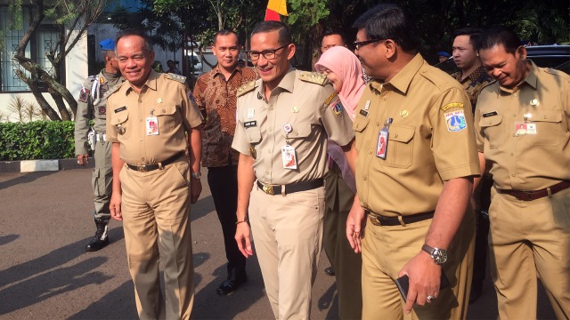 Sandiaga Uno tiba PPKPI Pasar Rebo, Jakarta Timur.
 (Foto: Moh Fajri/kumparan)